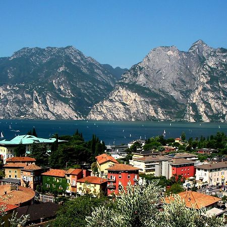 Club Hotel E Residence La Vela Torbole Sul Garda Exterior foto