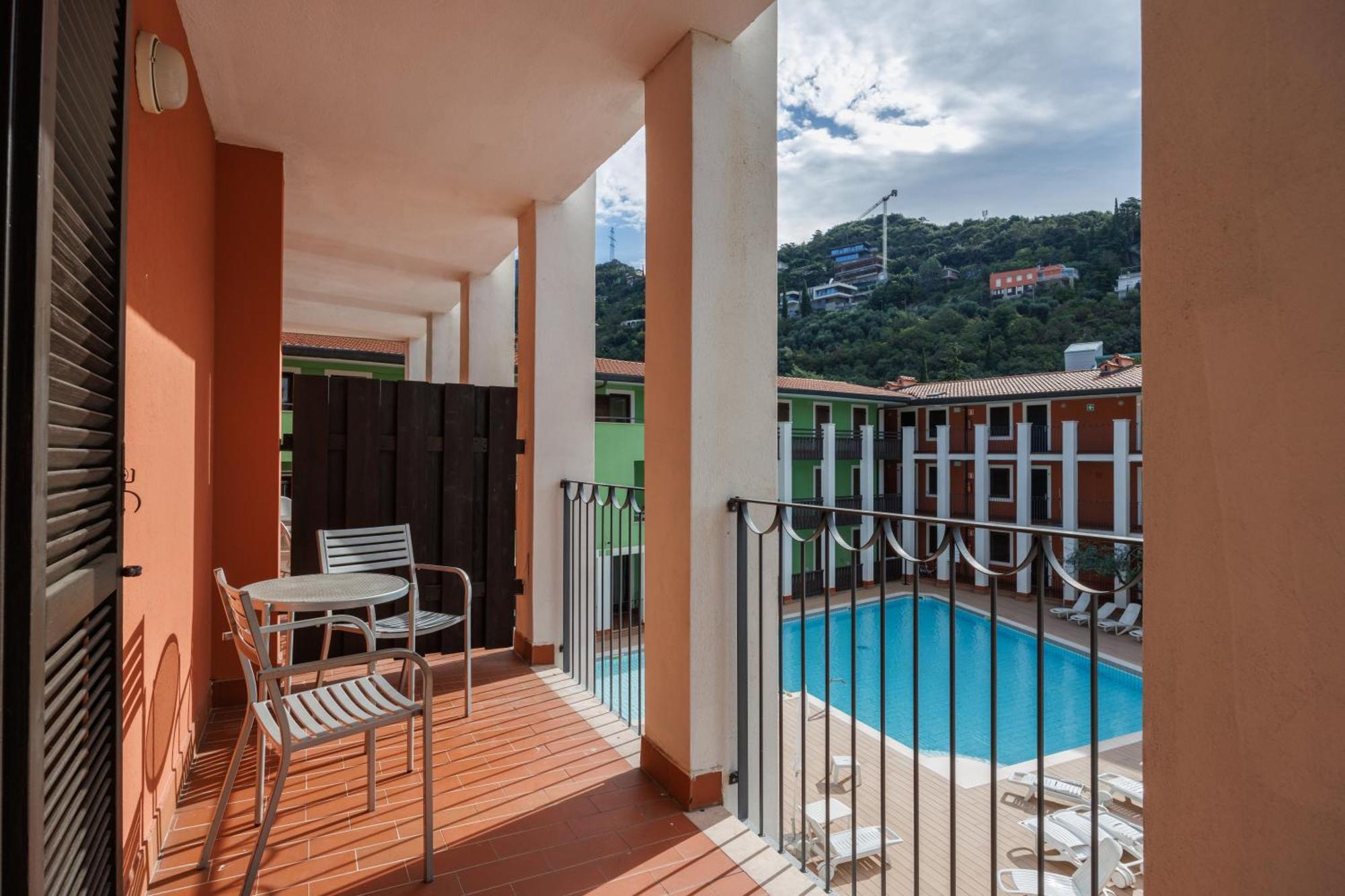 Club Hotel E Residence La Vela Torbole Sul Garda Exterior foto