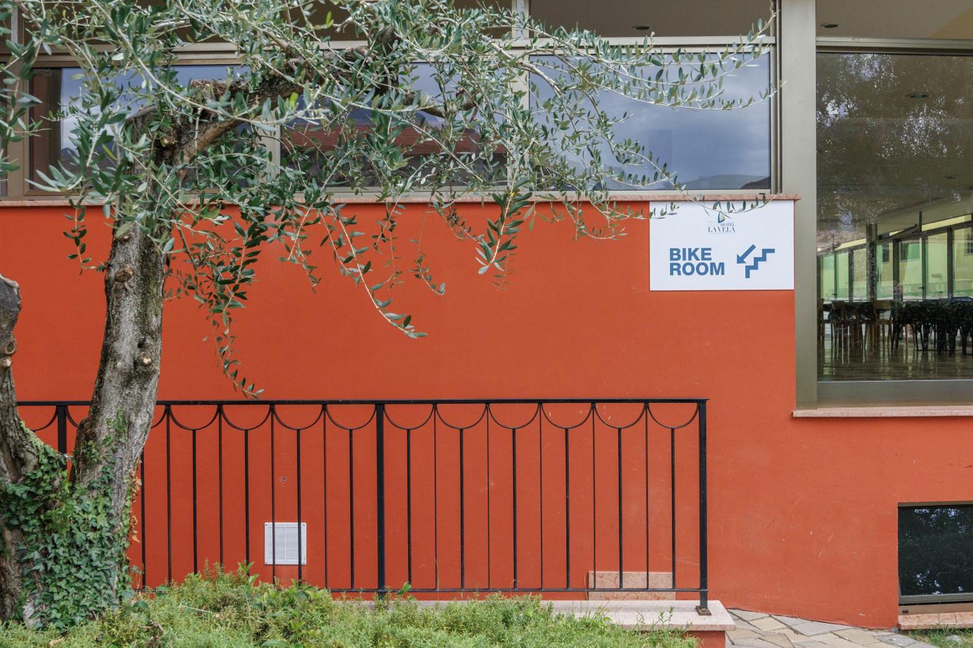 Club Hotel E Residence La Vela Torbole Sul Garda Exterior foto